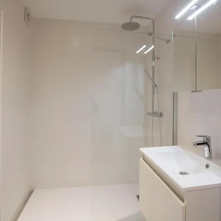 Luxury With Free Parking *