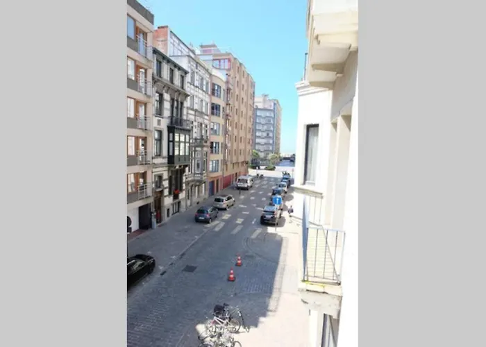 Luxury With Free Parking Apartment