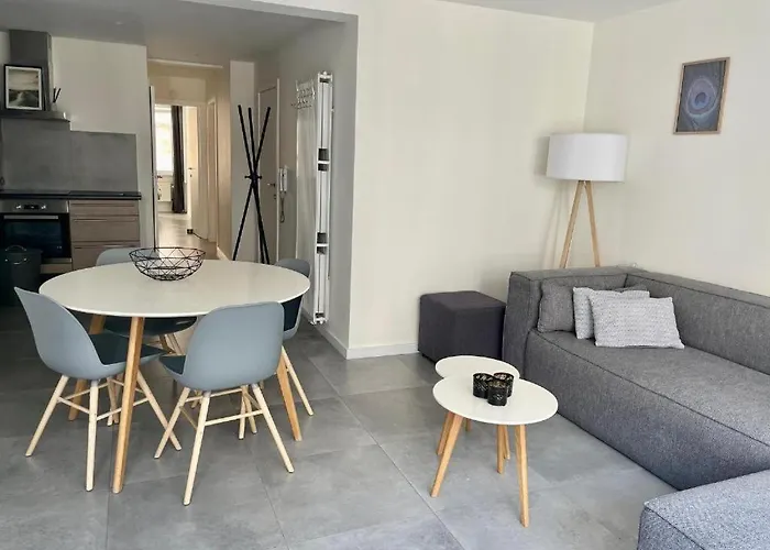 Luxury With Free Parking Apartment *